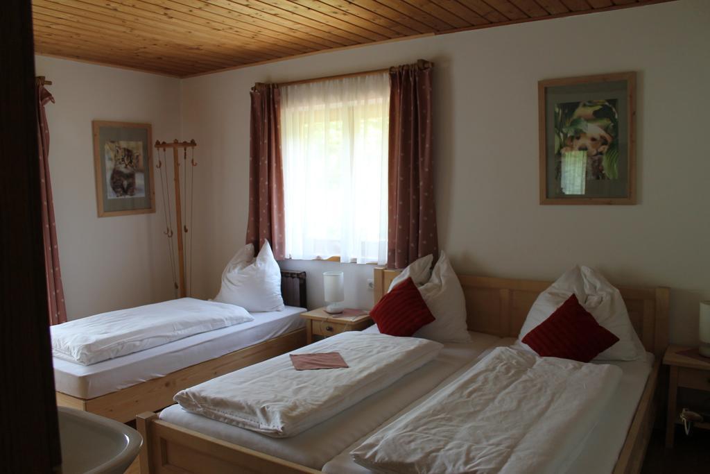 Bauernhof Familie Knoblechner Villa Nussdorf am Attersee Room photo